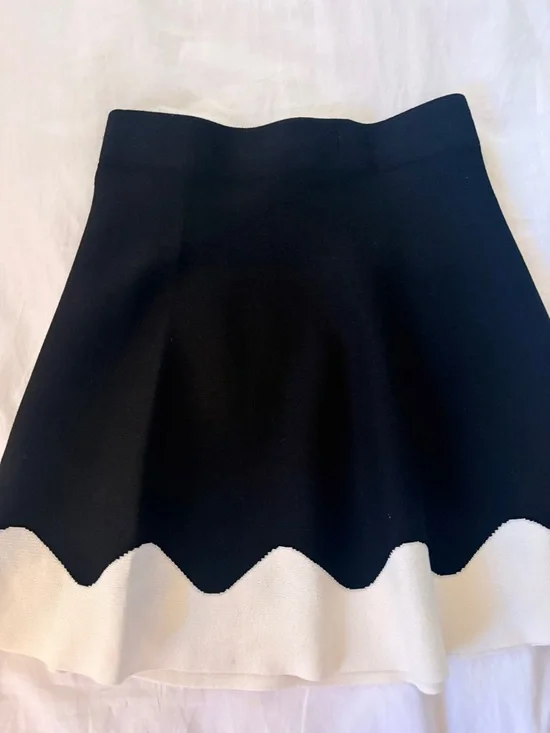 Zara Black and White Scalloped Hem Skater Skirt - Picture 3 of 3